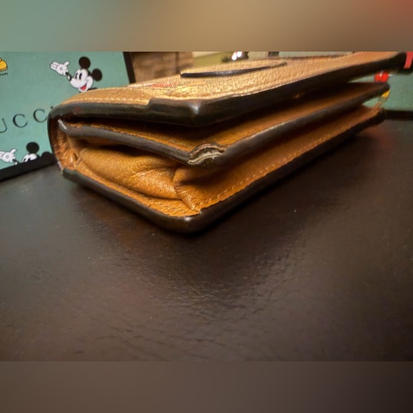GUCCI
X Disney Brown GG Mickey Mouse Wallet ,Box, cards, dust bag and COA - Picture 15 of 16
